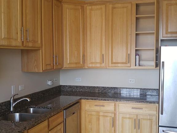 5th image of 5123 S Ingleside Ave Unit 3