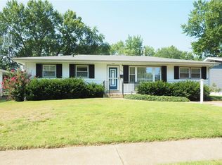 1300 Del Rey Dr, Florissant, MO 63031