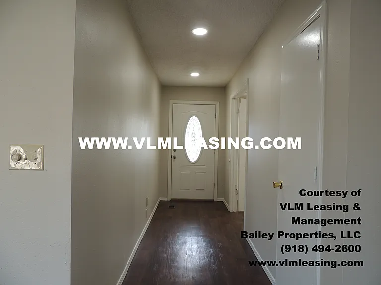 404 W Vicksburg St — Photo 8