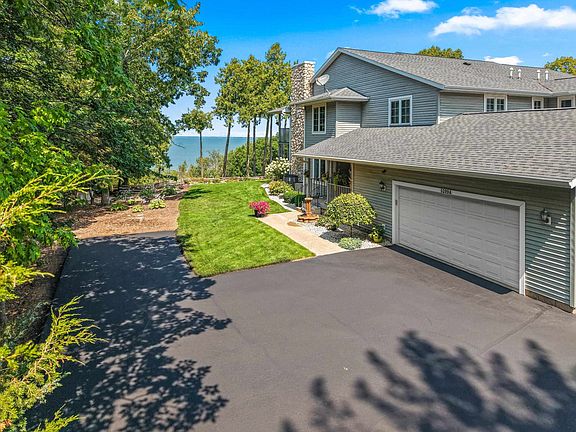 3rd image of 5299 Sunset Bluff Dr