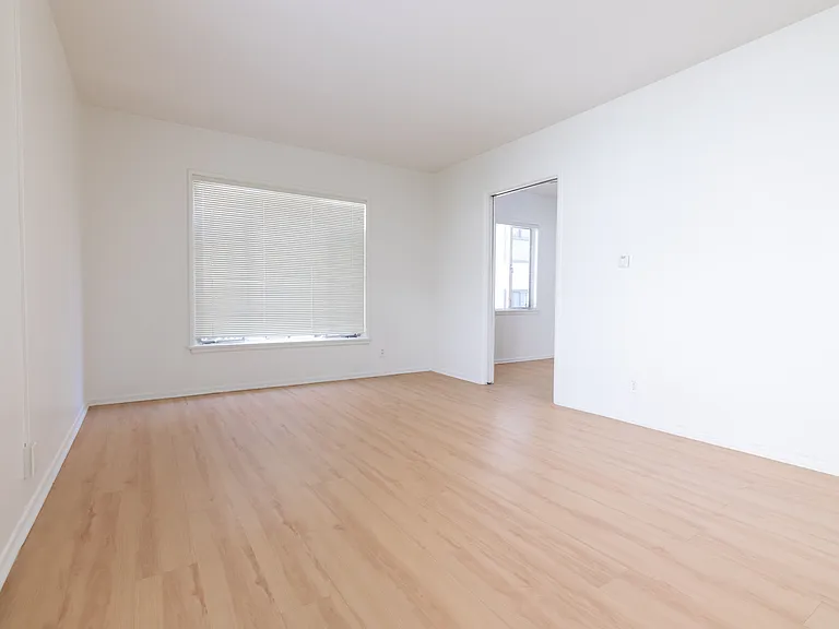 Gayley Manor Apartments — Photo 83