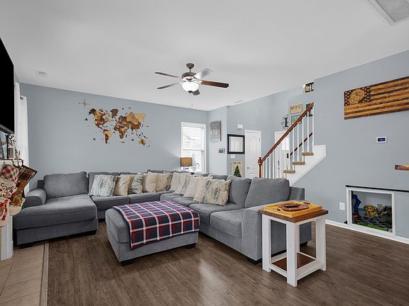 5th image of 207 Boswell St
