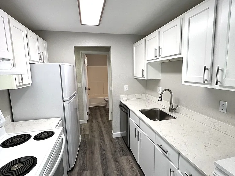 2440 62nd Ave E #B — Photo 6