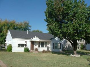 411 N Main St, Hobart, OK 73651