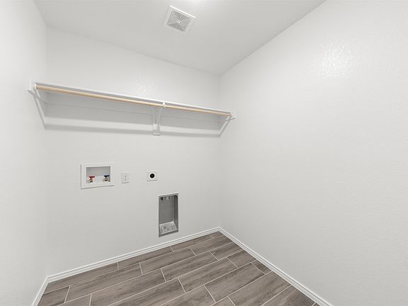 4th image of 729 Long Iron Dr