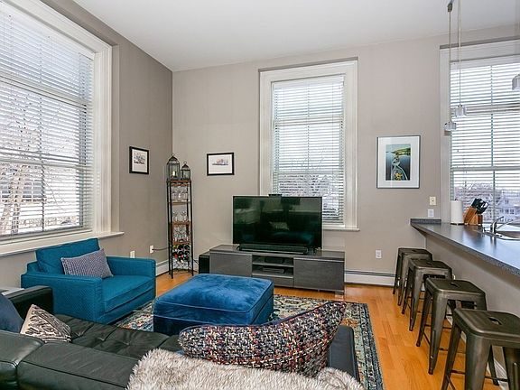 3rd image of 145 Glenwood St Unit 303