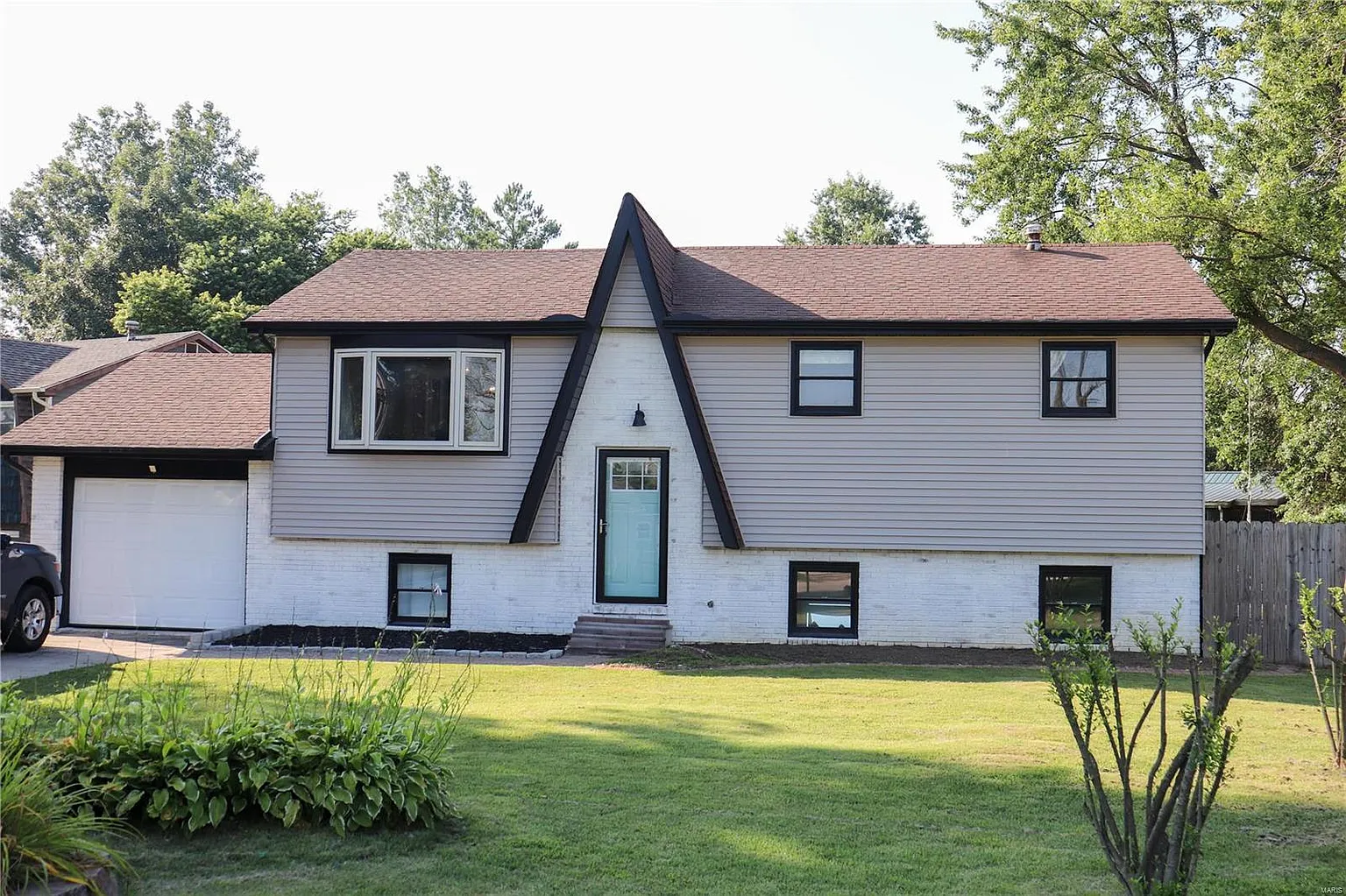 725 Albers Ln photo 1