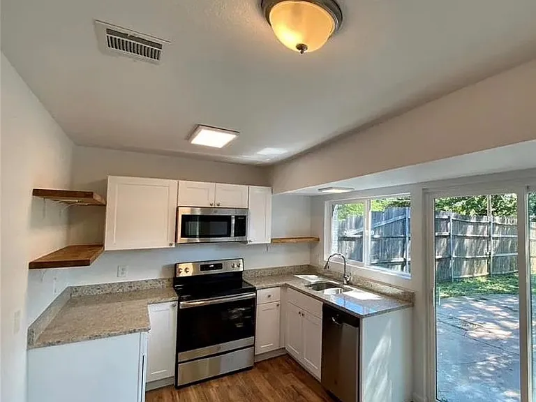 3320 N Ave — Photo 5