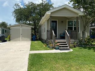 601 Oak Ave, Rockport, TX 78382