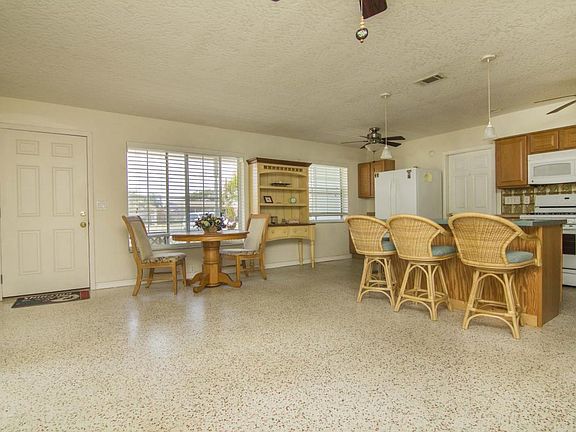 3rd image of 235 Ocean Blvd