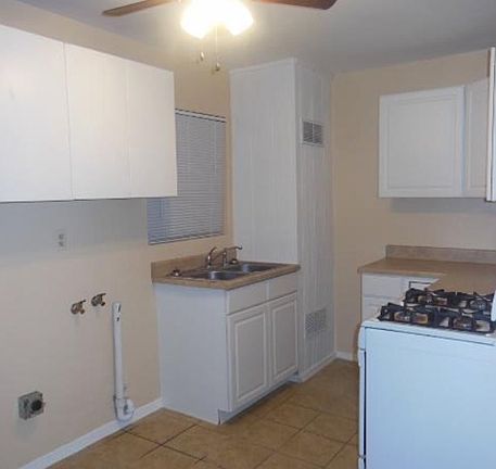 3rd image of 2332 Tremont Ave