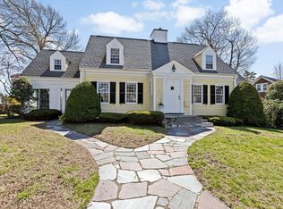 8 Stoney Brae Rd, Quincy, MA 02170