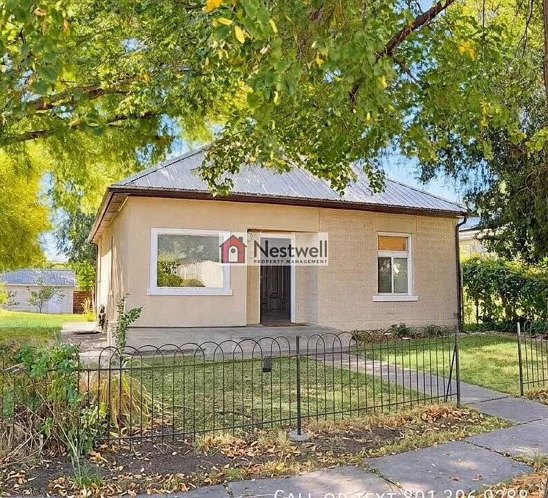 1149 W Pacific Ave