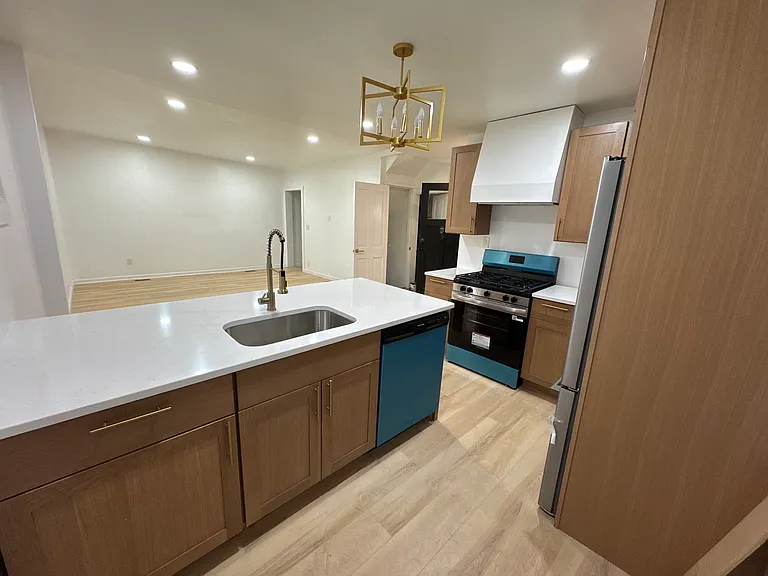 220 Mathilda St — Photo 5