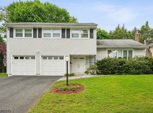 19 Gail Ct, Springfield, NJ 07081