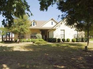 8201 Oak Creek Ln, Denton, TX 76208