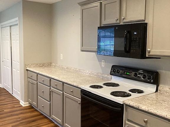 3rd image of 355 Village Dr W