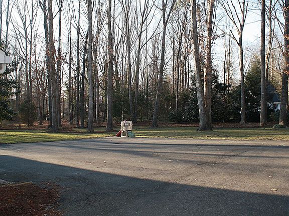 3rd image of 11710 Bollingbrook Dr