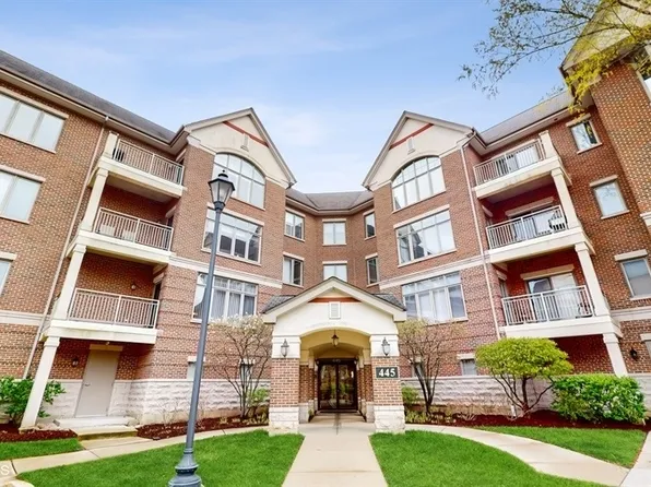 445 Village Grn Unit 304, Lincolnshire, IL 60069