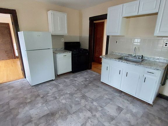 4th image of 52 Nixon St APT 2