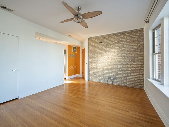 4th image of 3041 W Belle Plaine Ave APT 3