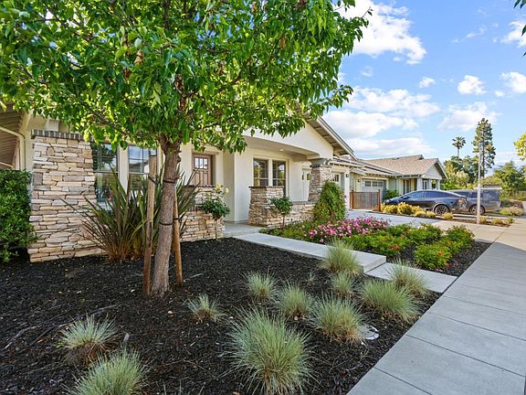 4th image of 1307 Cordilleras Ave
