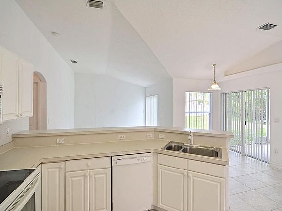 3rd image of 5479 NW Arbutus Ln
