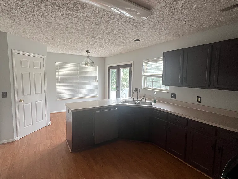 3504 Thornehill Dr — Photo 10