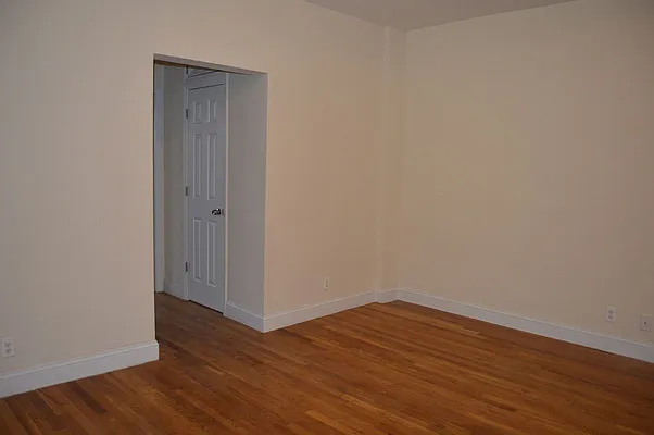 Rented by Realty 2000 Corp | media 15