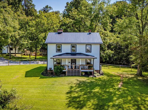 520 Independence Ave, Mount Carmel, TN 37645