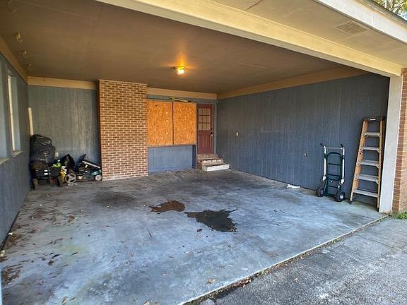 3rd image of 105 Tall Pines Dr