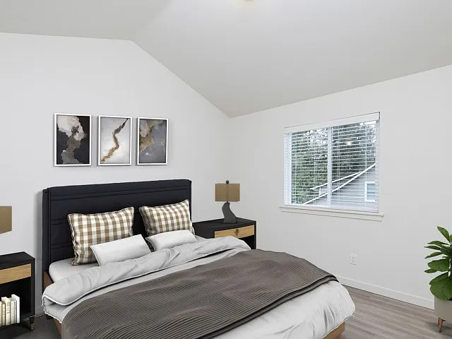108 N Trade St — Photo 7