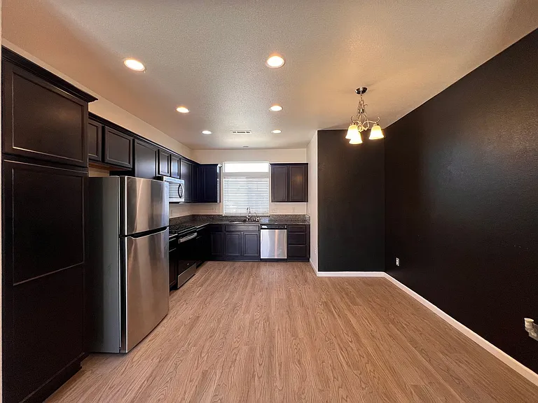 2209 Windrow Dr — Photo 6