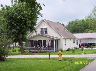 315 S 3rd St, Austin, IN 47102