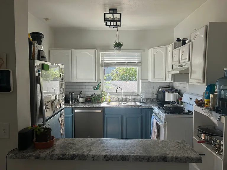 1011 E Elm St — Photo 15