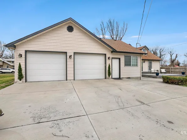 302 Nevada St, Gooding, ID 83330