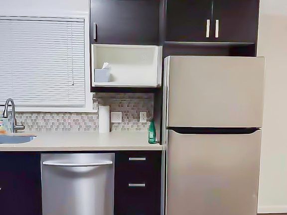 4th image of 61 Wembley Dr