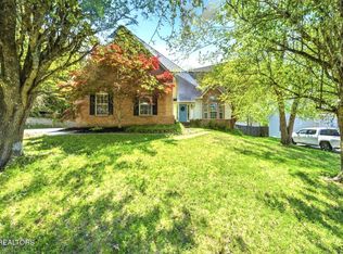 2412 Maple Crest Ln, Knoxville, TN 37921