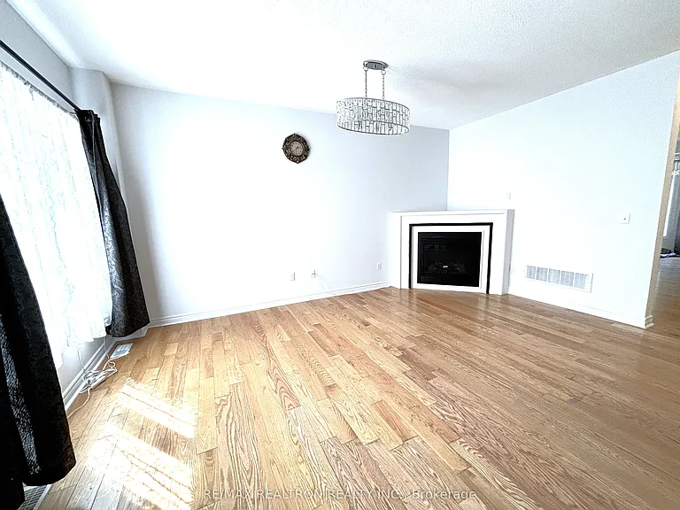 511 William Forster Rd — Photo 9