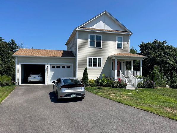 27 Bowline Dr