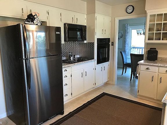 4th image of 2656 Golden Gate Dr