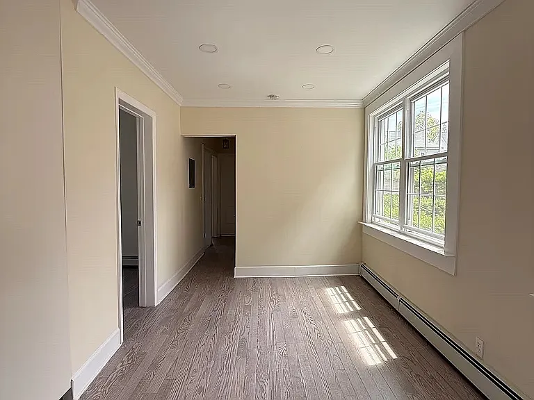 3309 Lurting Ave — Photo 4