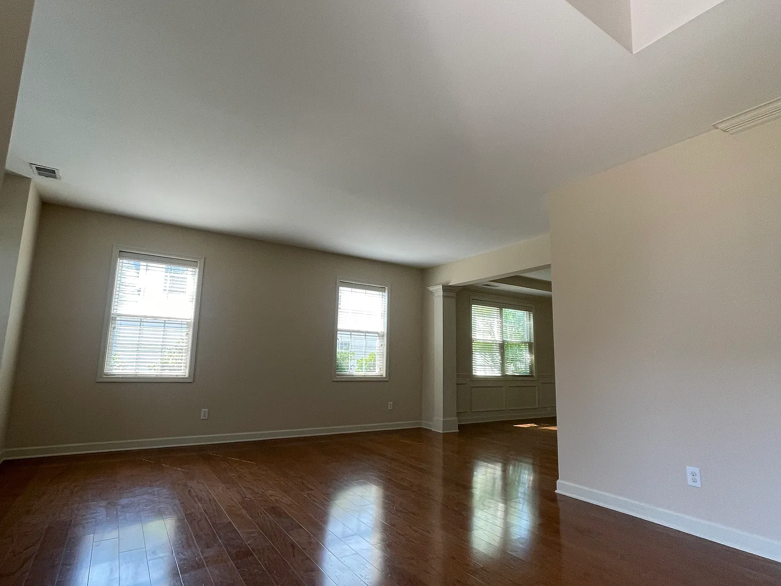5 bed, 3416 sqft, $2,600 — Photo 3