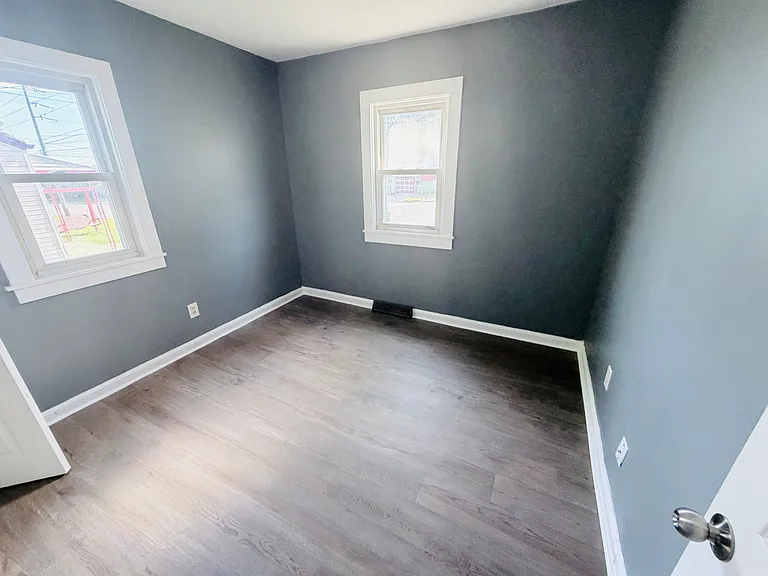 978 Kelly Ave — Photo 8