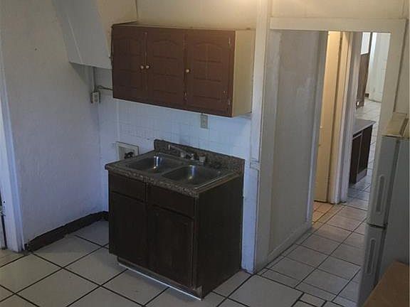2nd image of 3919 1/2 Harrison Ave