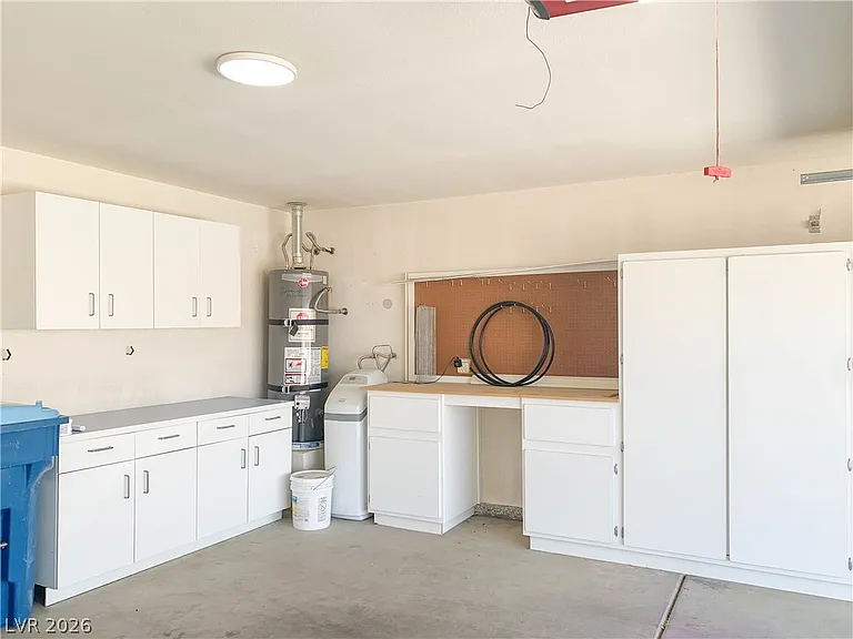 405 Europa Way — Photo 14