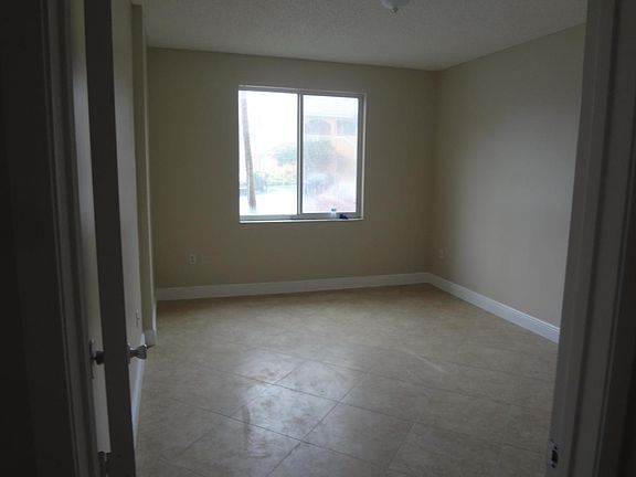 5th image of 6936 SW 39th St APT D107