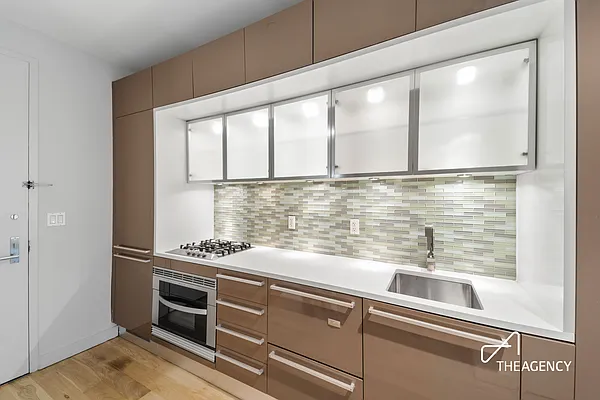 Rented by The Agency | media 10