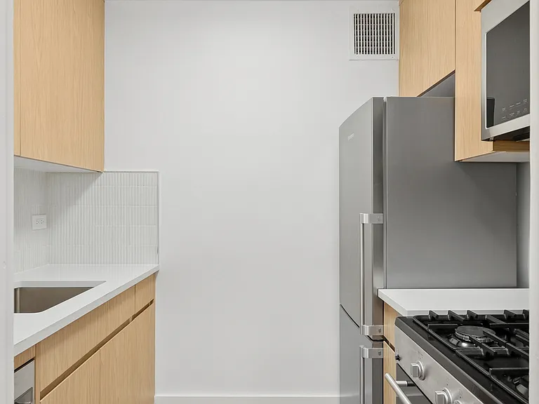 501 E 87th St #4K — Photo 7