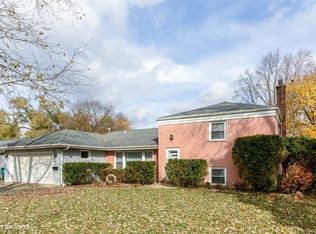 336 N Prairie Ln, Lake Zurich, IL 60047